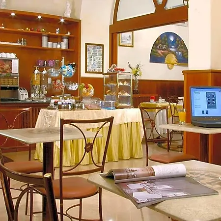 Assisi Hotel 3*